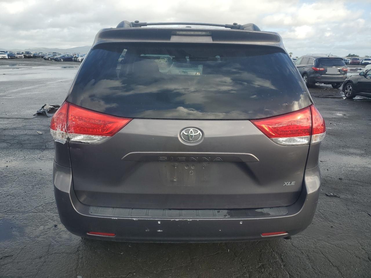 2011 Toyota Sienna - Image 6