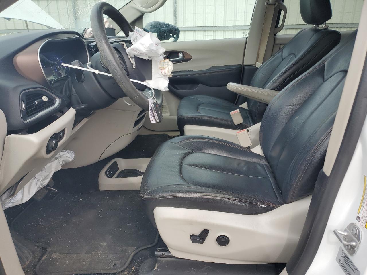 2017 Chrysler Pacifica - Image 7