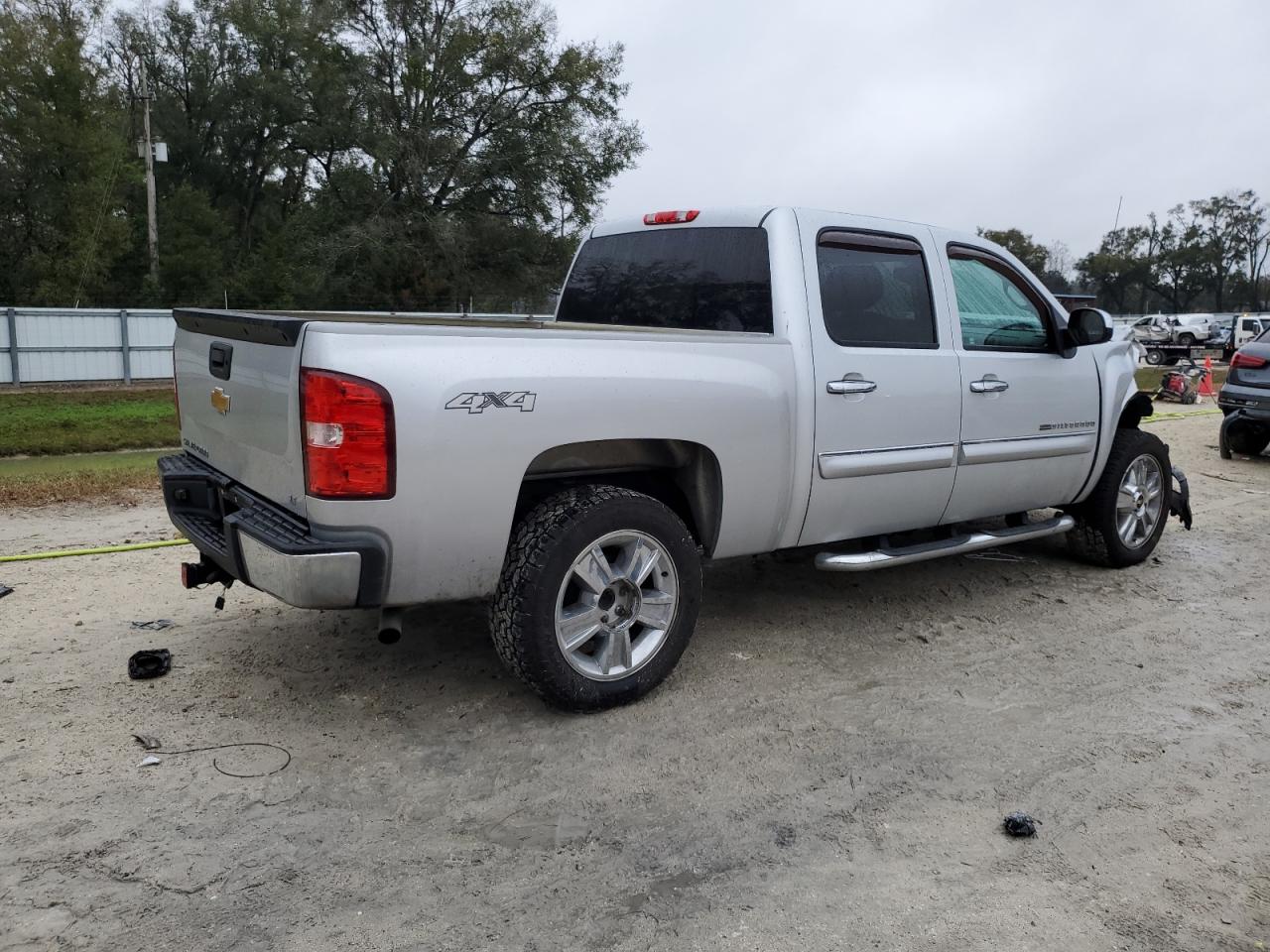 2012 Chevrolet Silverado - Image 3