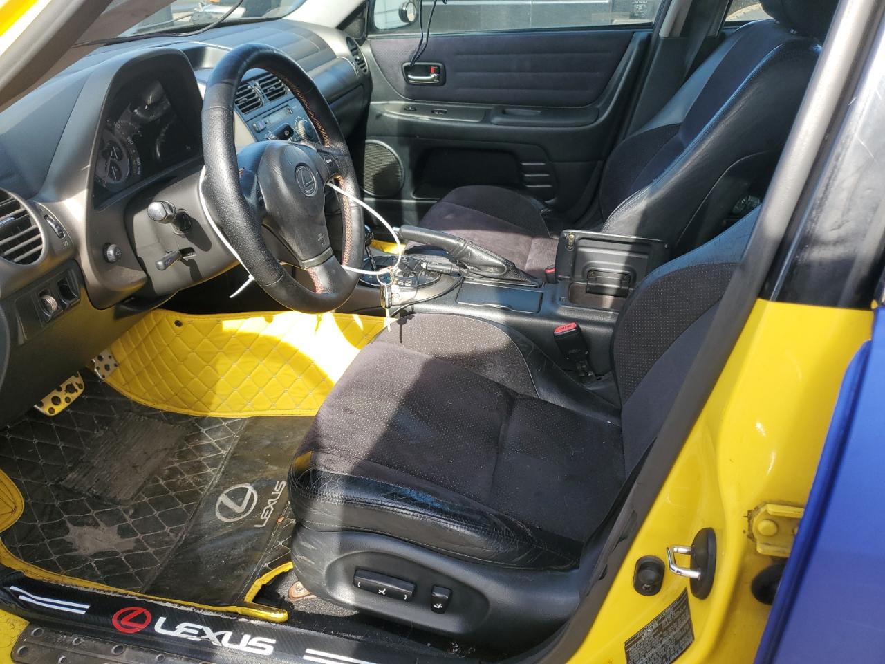 2001 Lexus IS - Image 7