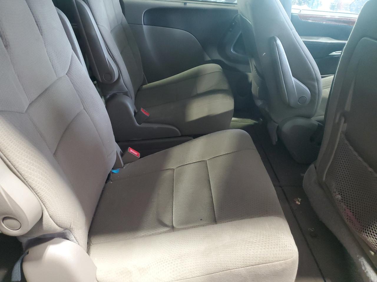 2013 Chrysler Town & Country - Image 11