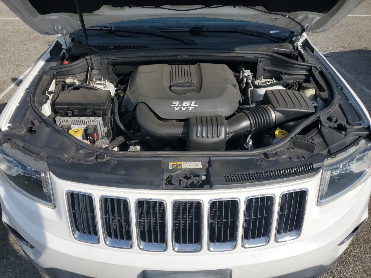 2014 Jeep Grand Cherokee - Image 11