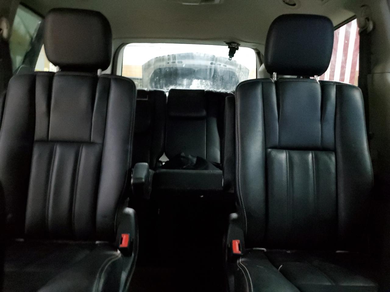 2014 Chrysler Town & Country - Image 10