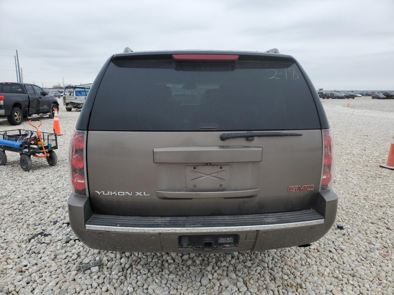 2014 GMC Yukon Xl Denali VIN: 1GKS1MEFXER241761 Lot: 46128465