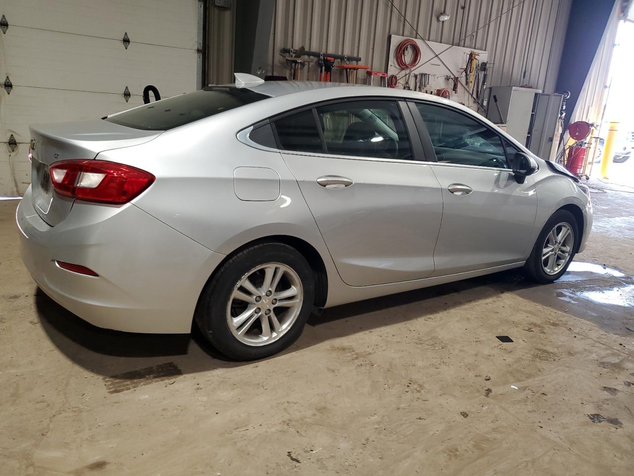 2018 Chevrolet Cruze - Image 3