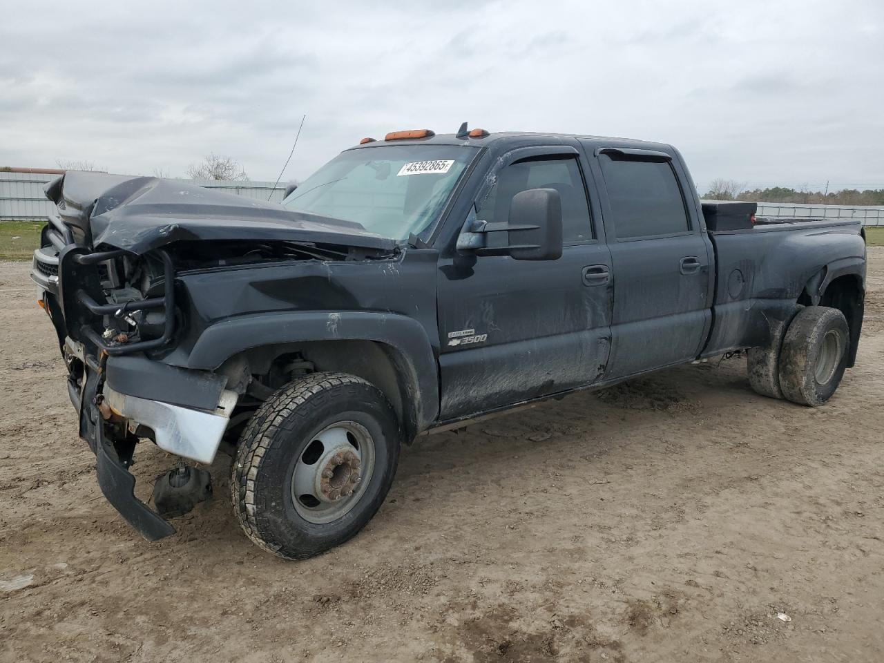 2007 Chevrolet Silverado - Image 2