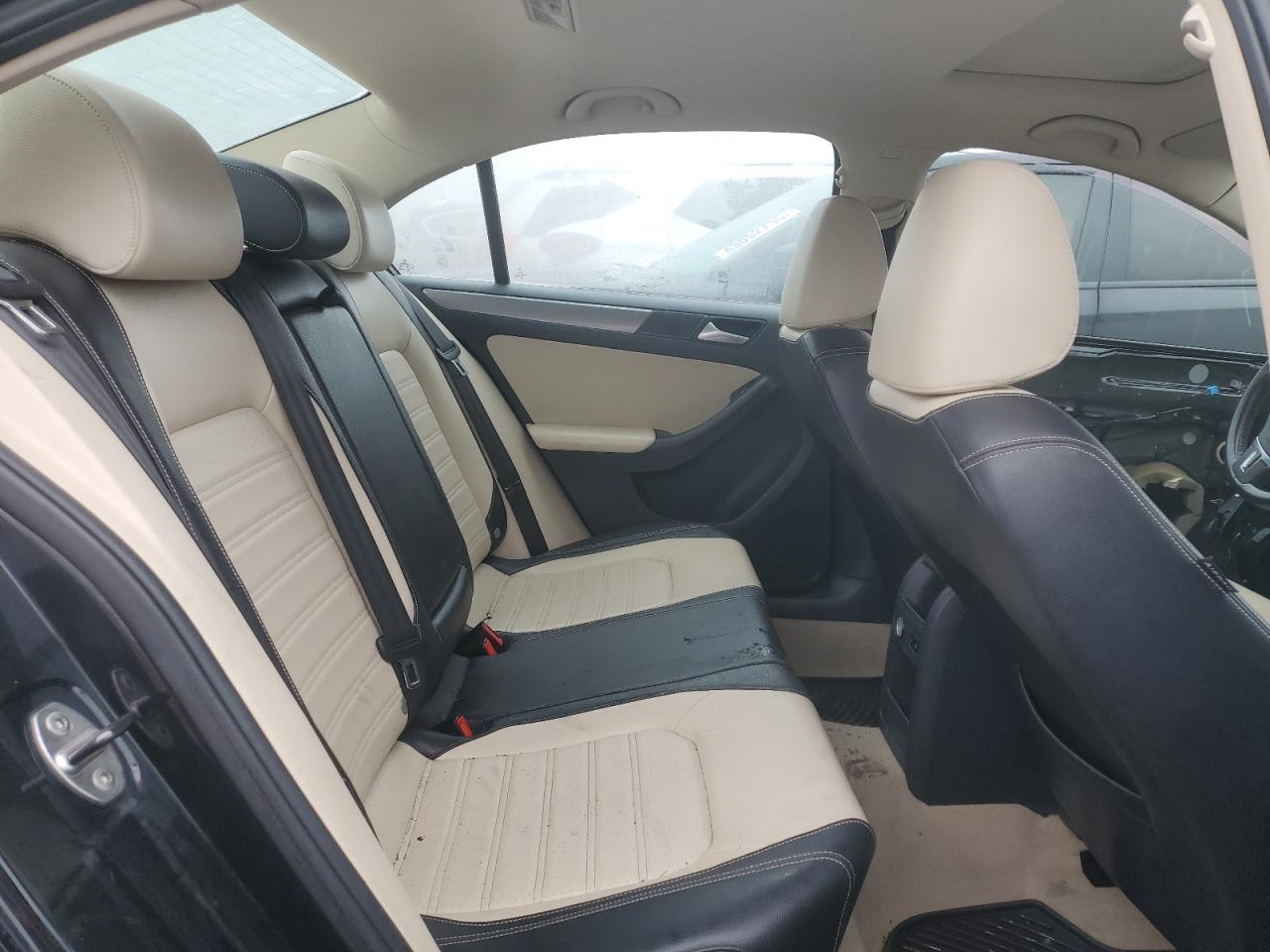 2014 Volkswagen Jetta - Image 10