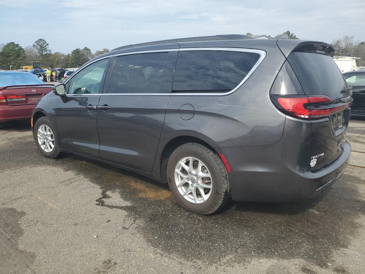 2022 Chrysler Pacifica - Image 2
