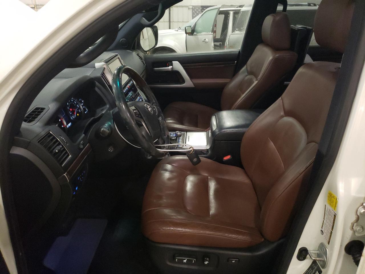 2016 Toyota Land Cruiser - Image 7