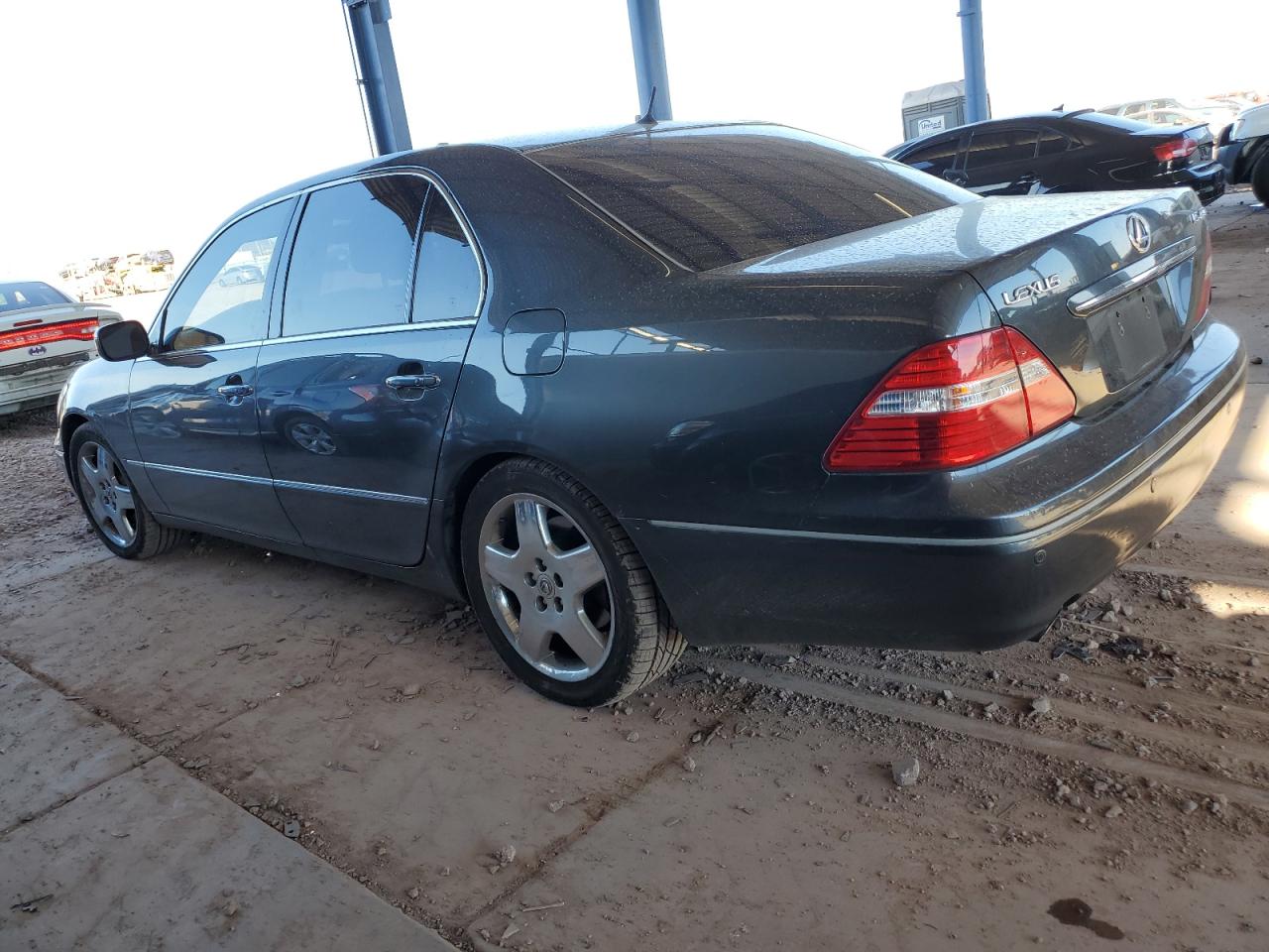 2005 Lexus LS - Image 2