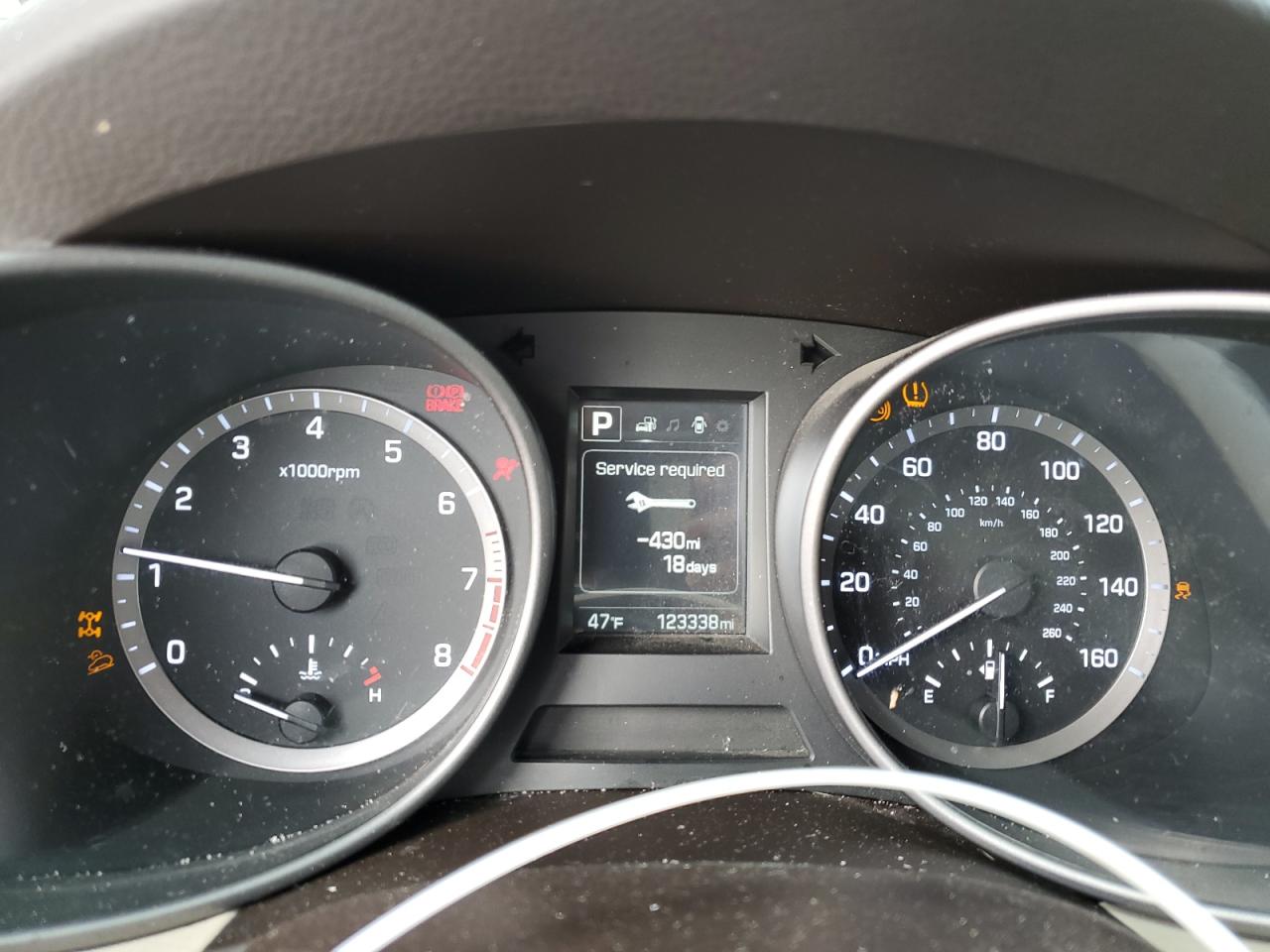 2017 Hyundai Santa Fe - Image 9