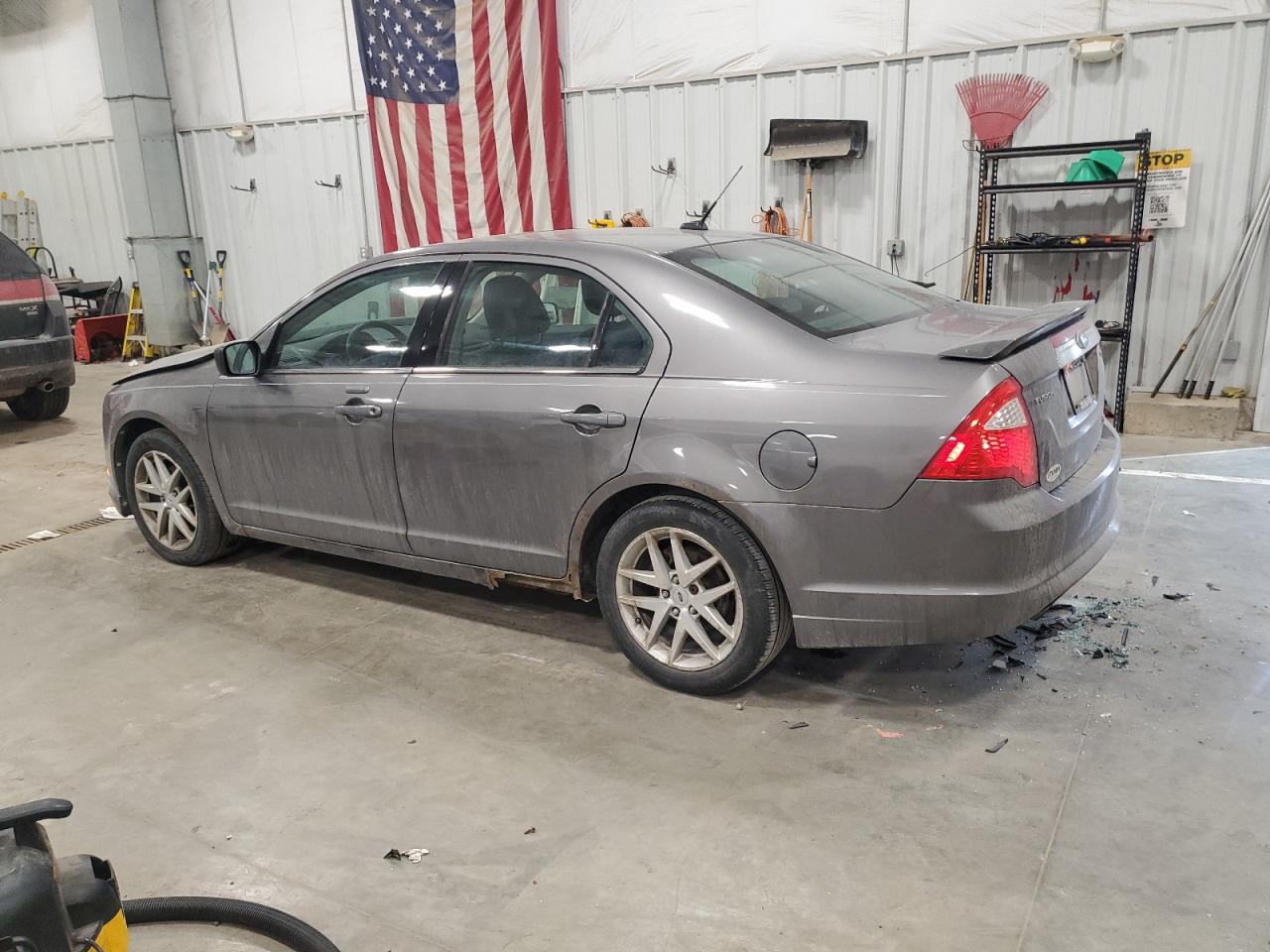 2010 Ford Fusion - Image 2