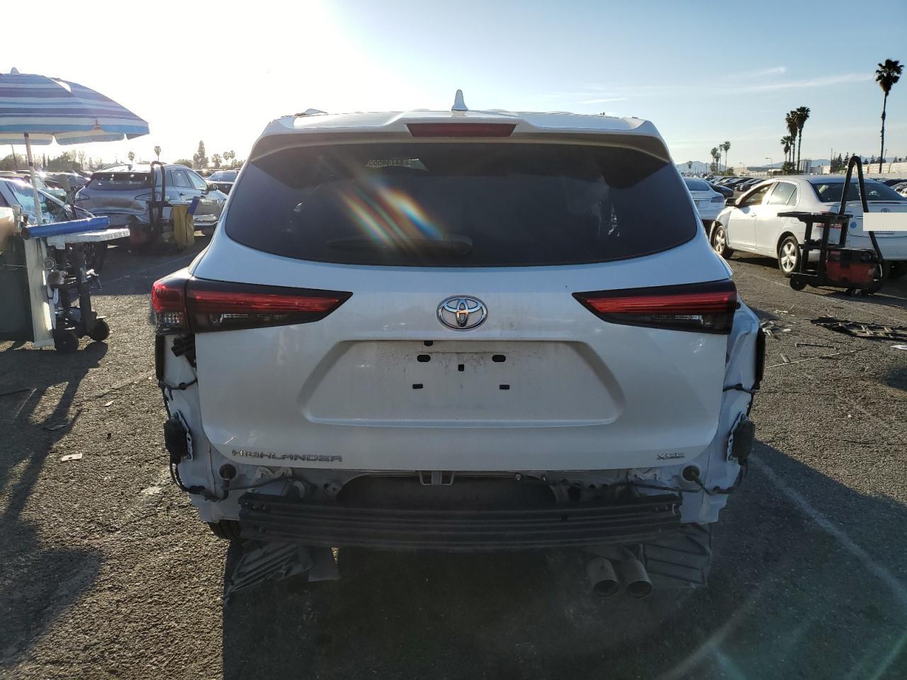2021 Toyota Highlander - Image 6