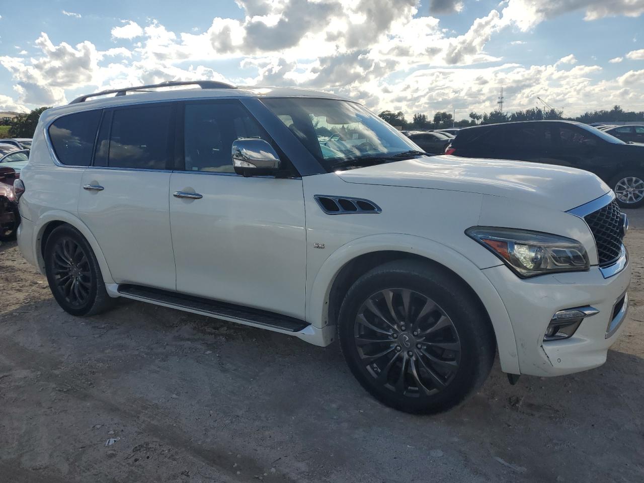2015 Infiniti QX80 - Image 4