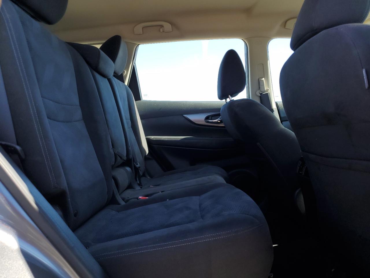 2015 Nissan Rogue - Image 12