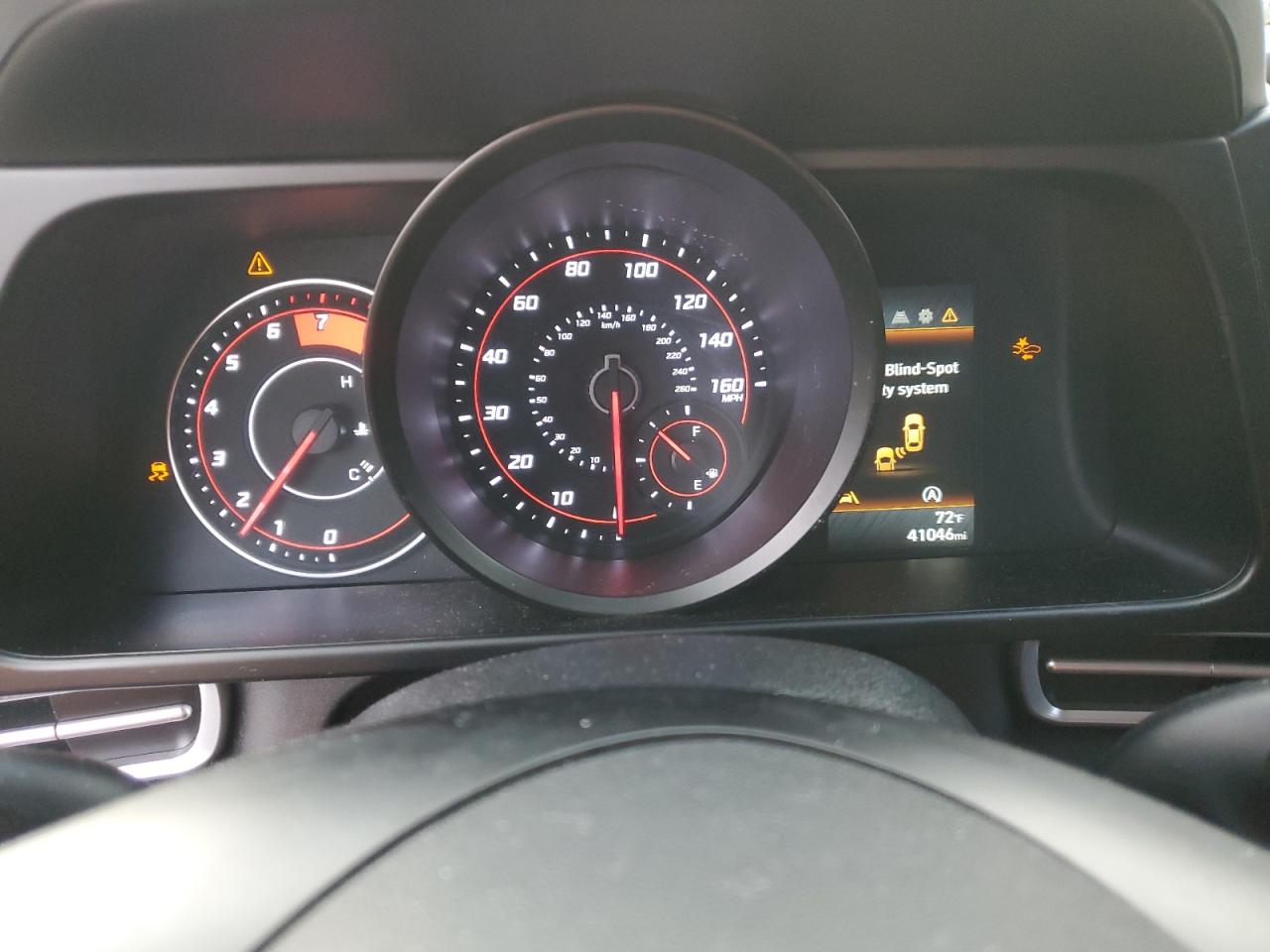 2022 Hyundai Elantra - Image 9