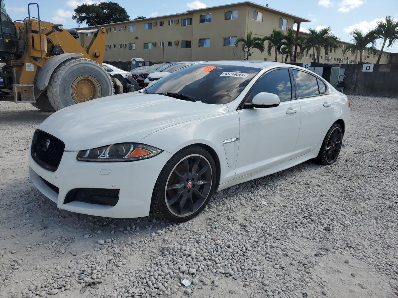 2015 Jaguar XF - Image 1