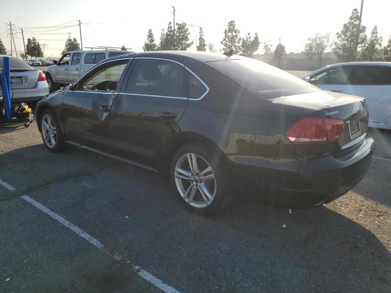 2014 Volkswagen Passat - Image 2