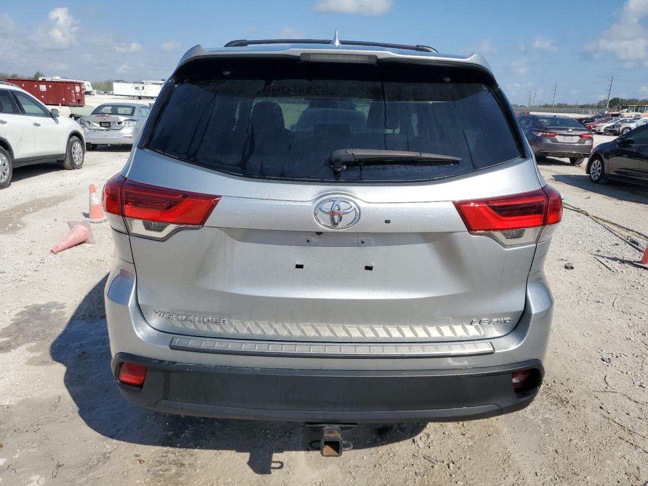2019 Toyota Highlander - Image 6