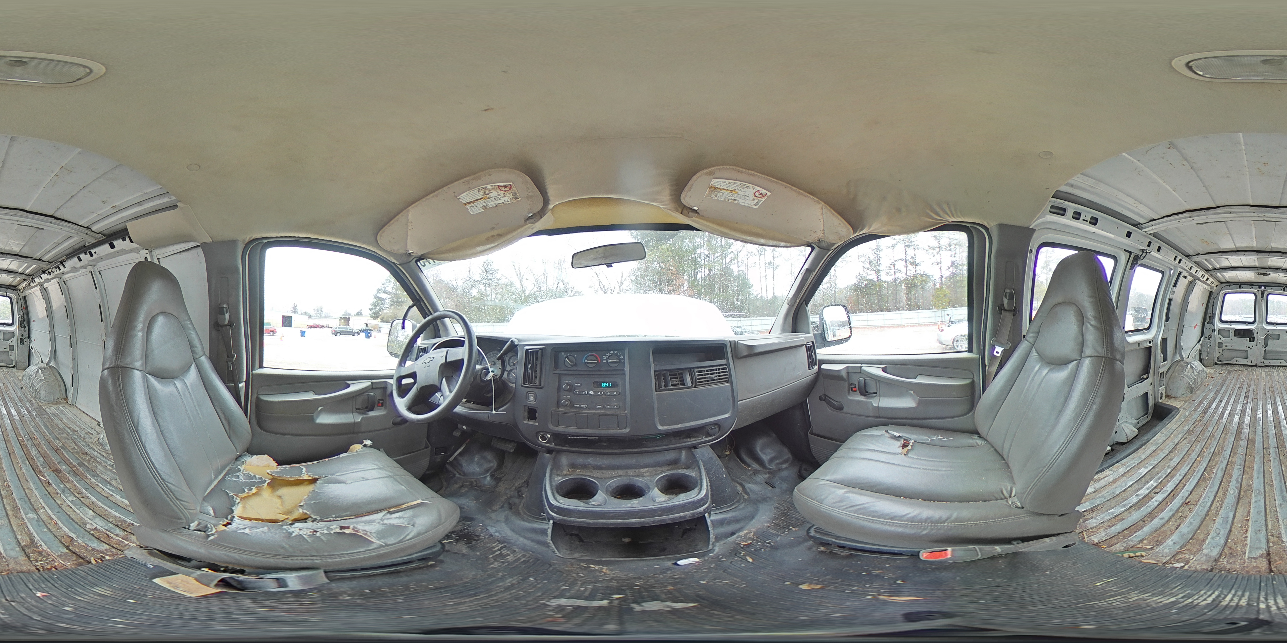 2005 Chevrolet Express - Image 14