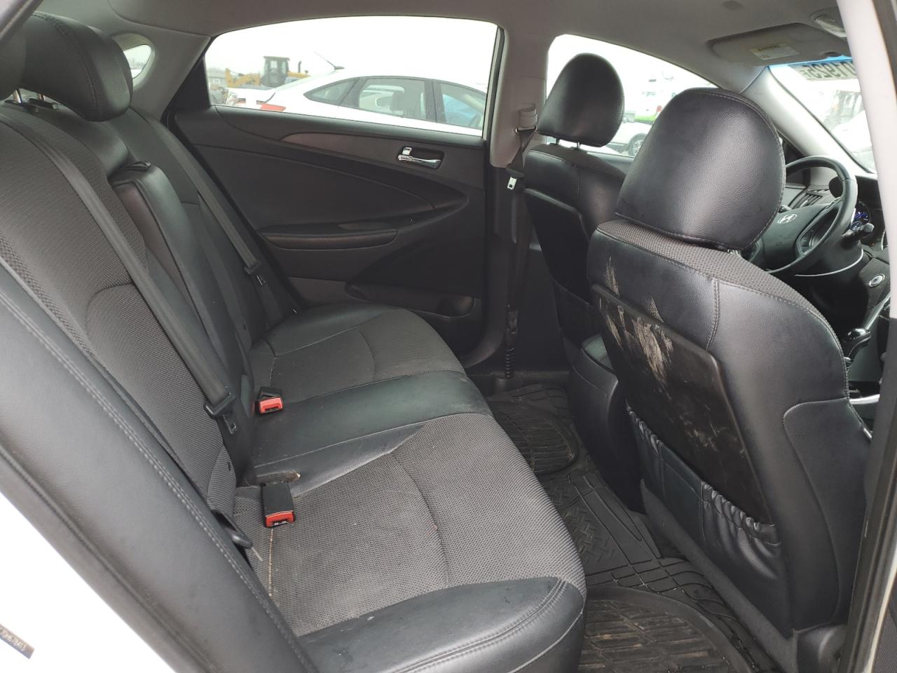 2013 Hyundai Sonata - Image 10