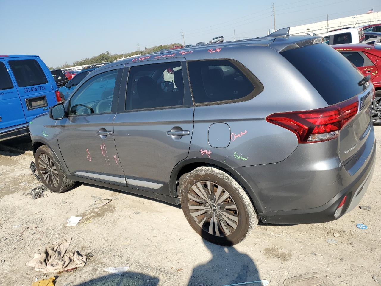 2020 Mitsubishi Outlander - Image 2