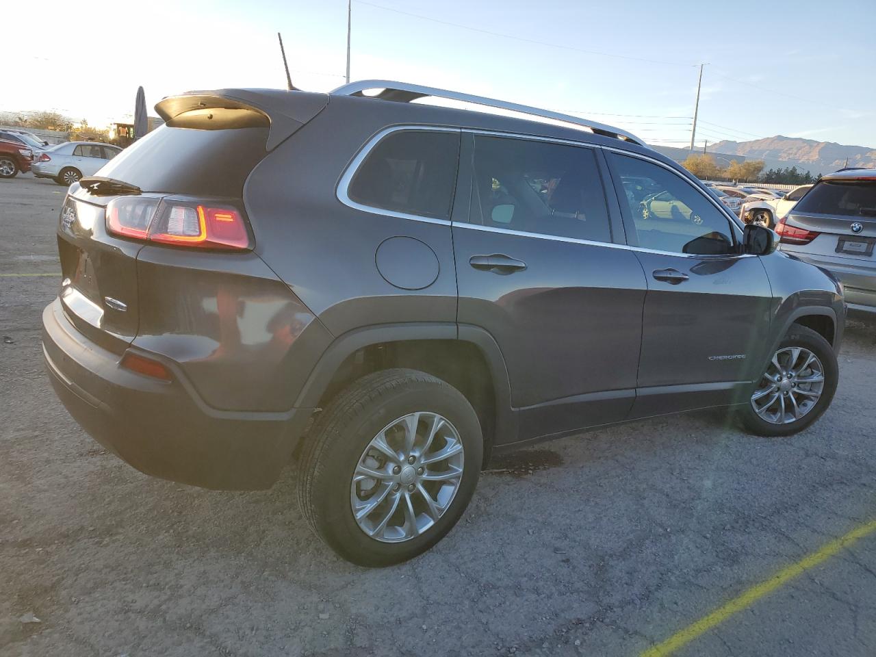 2019 Jeep Grand Cherokee - Image 3