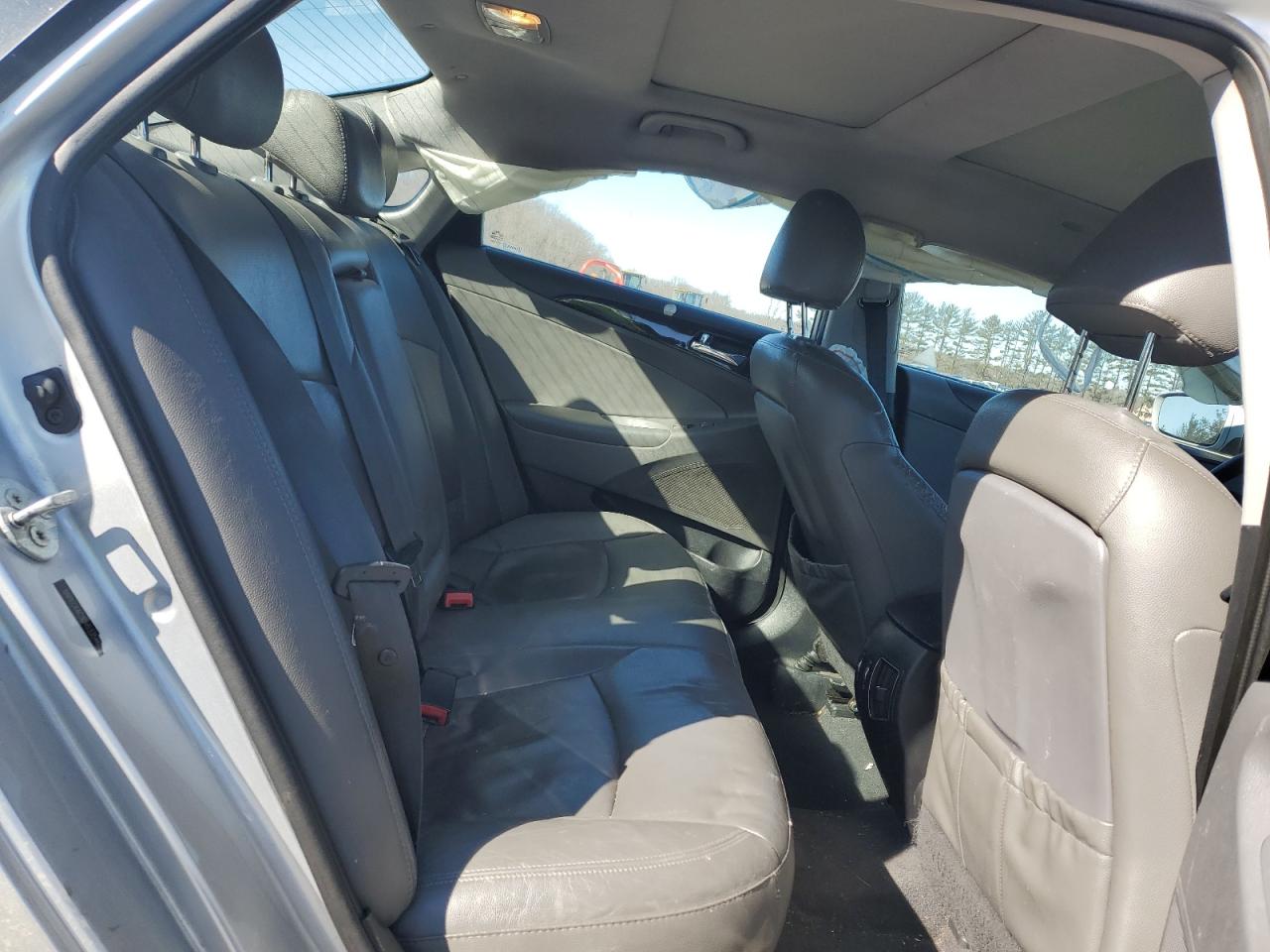 2013 Hyundai Sonata - Image 10