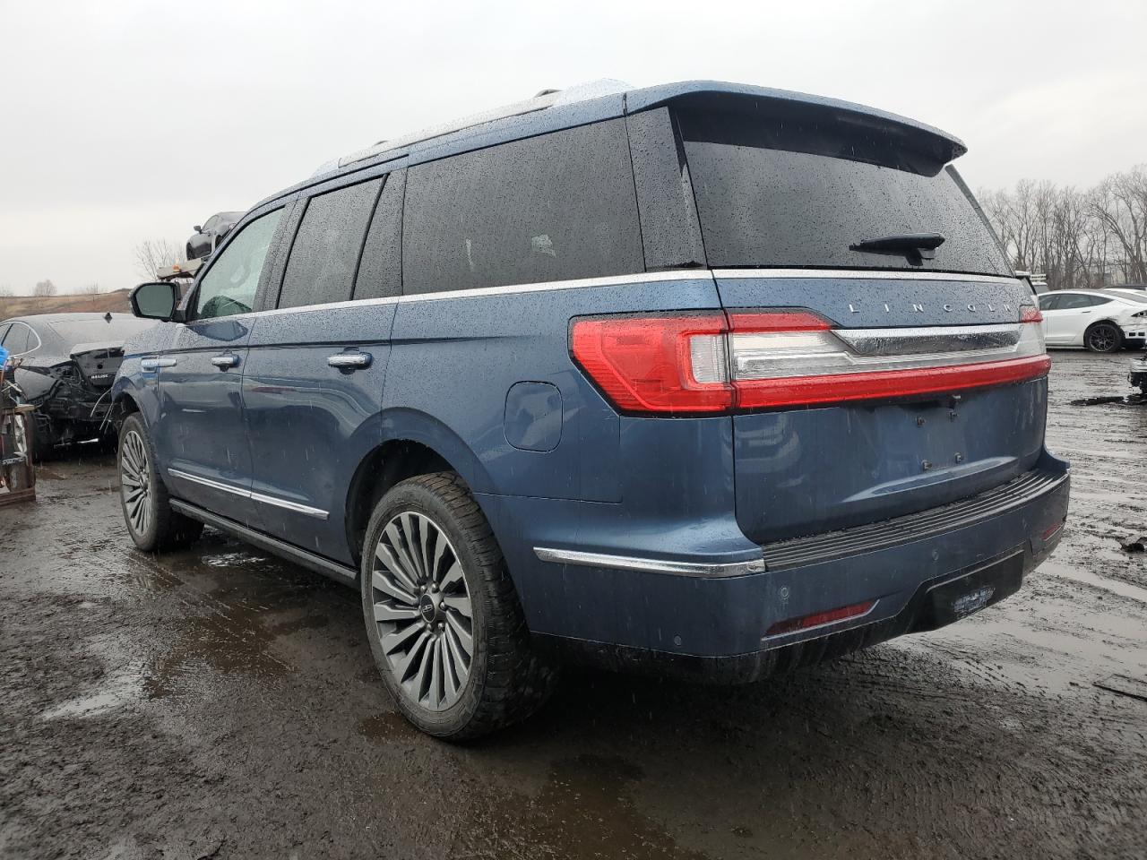 2019 Lincoln Navigator - Image 2