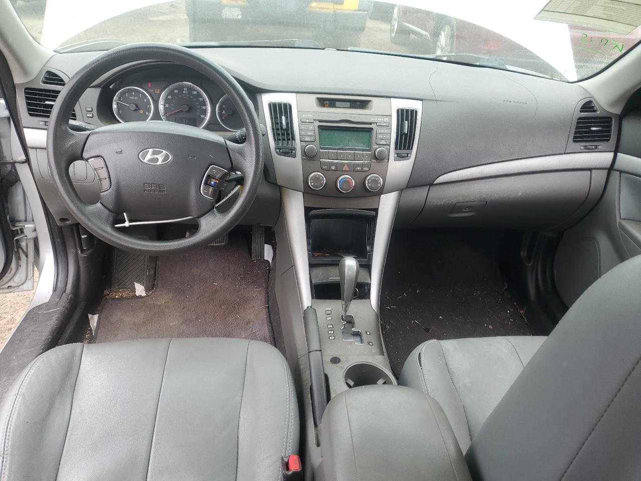 2010 Hyundai Sonata - Image 8