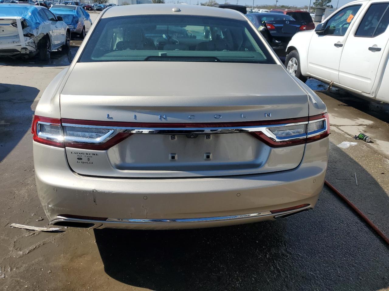 2017 Lincoln Continental - Image 6