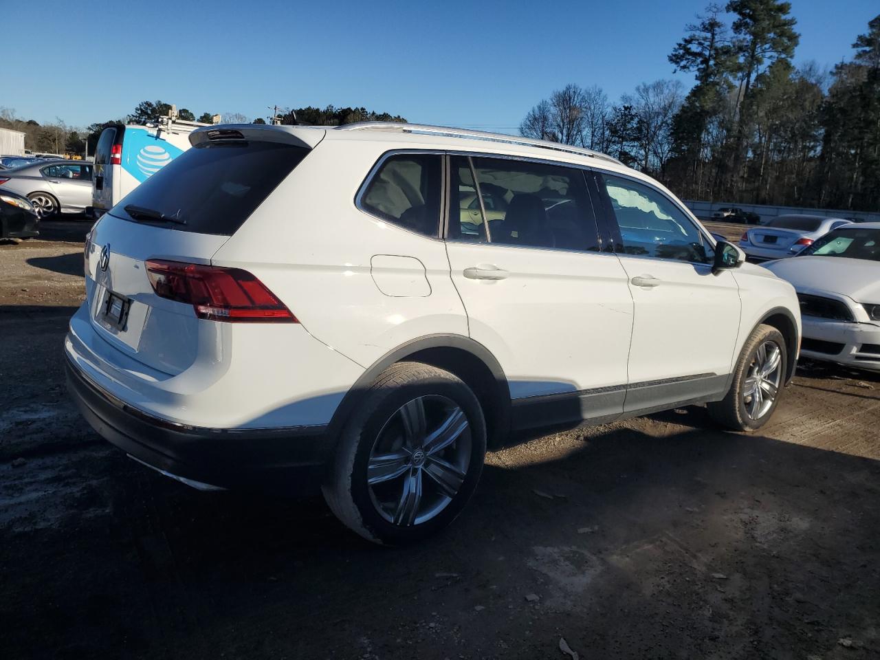 2020 Volkswagen Tiguan - Image 3