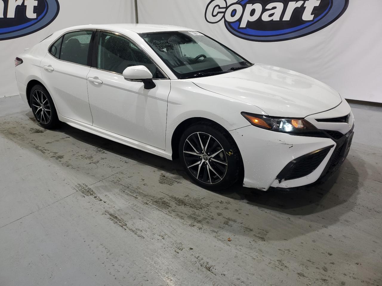 2022 Toyota Camry - Image 4