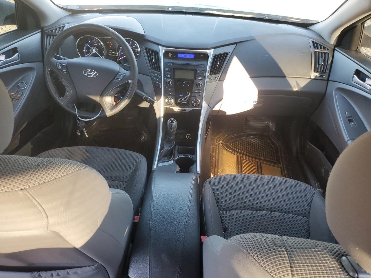 2012 Hyundai Sonata - Image 8