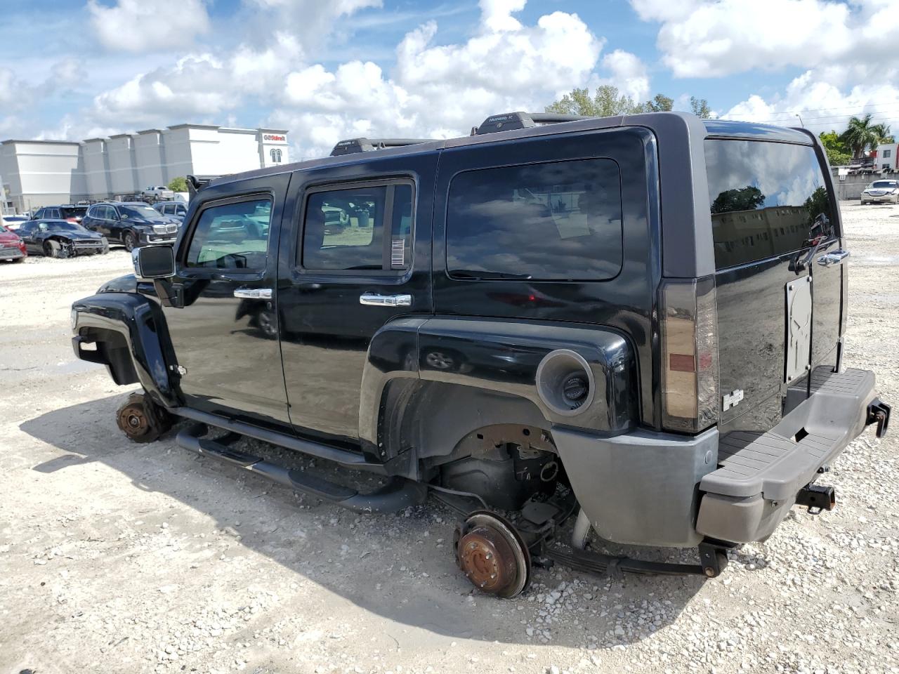 2006 Hummer H3 - Image 2