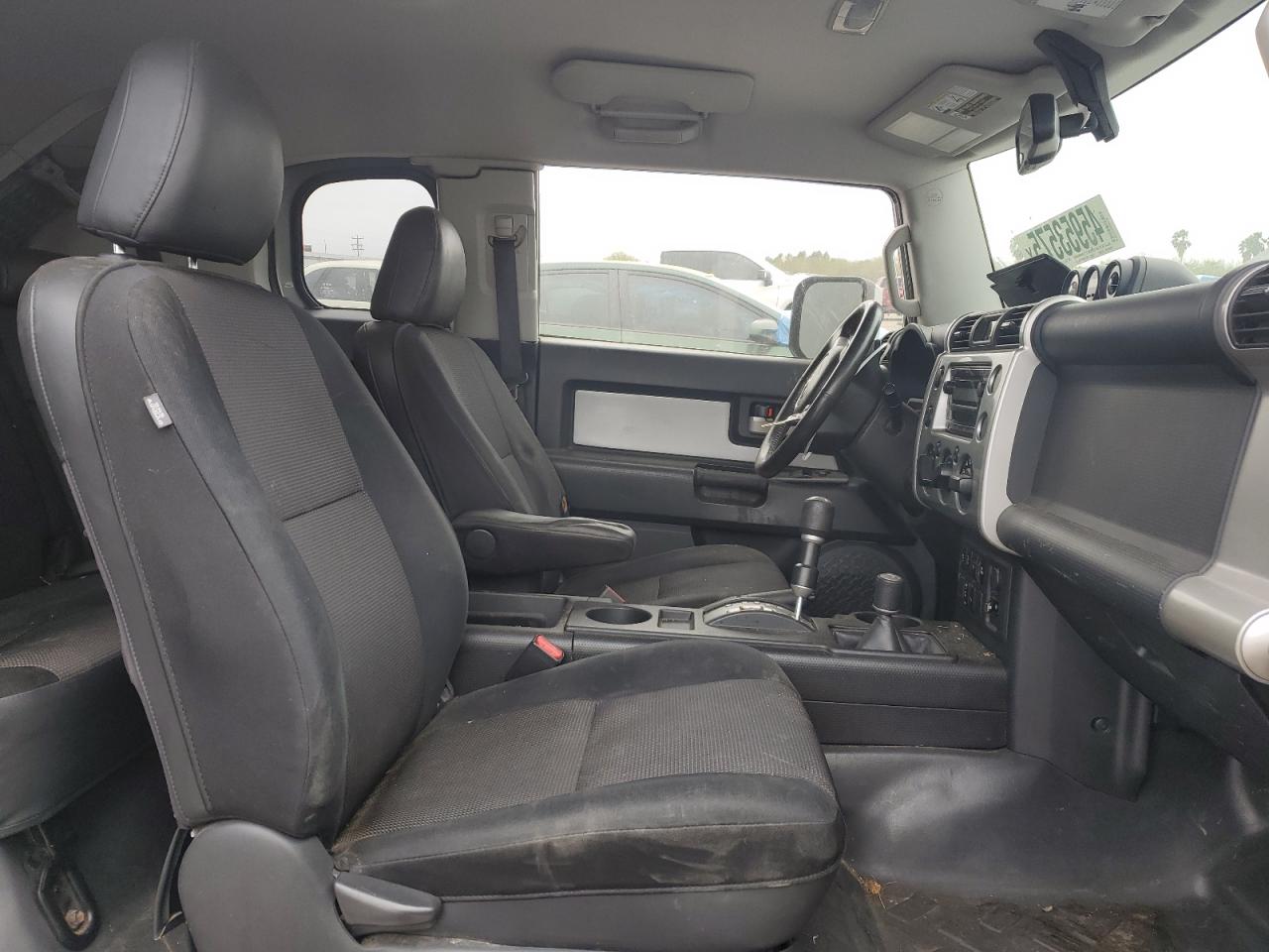 2010 Toyota FJ Cruiser - Image 7