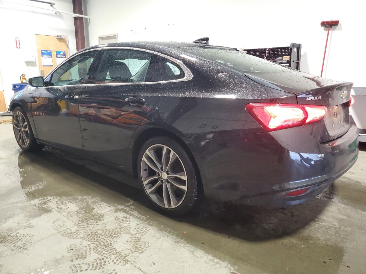 2022 Chevrolet Malibu - Image 2