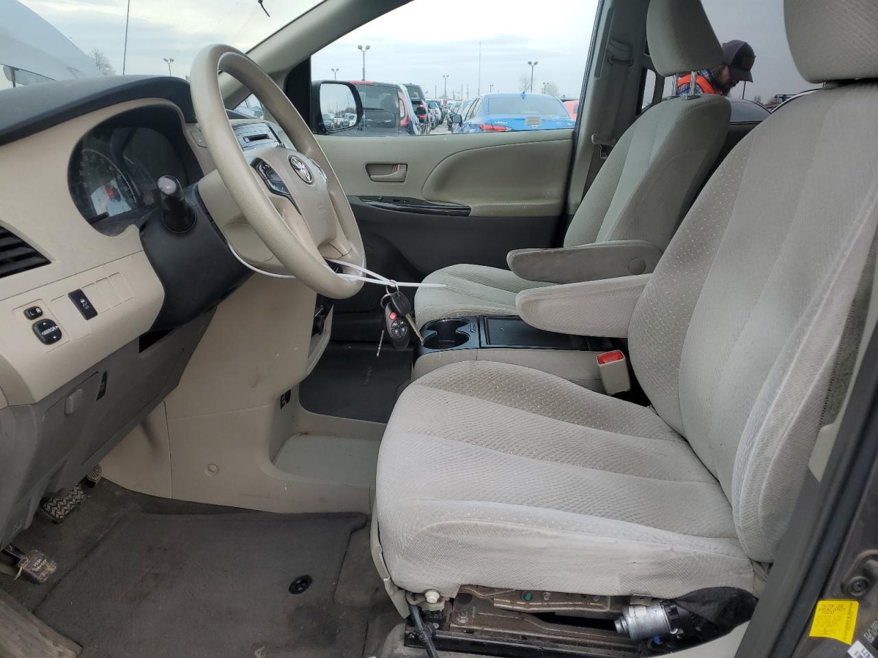 2013 Toyota Sienna - Image 7