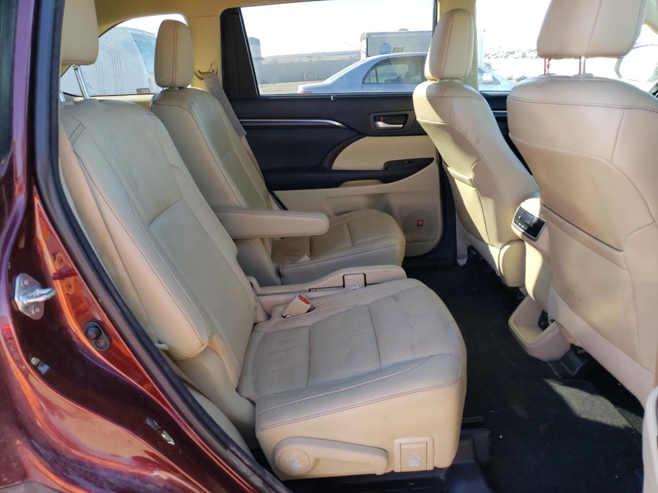 2015 Toyota Highlander - Image 11
