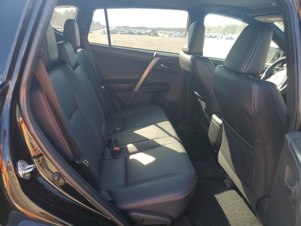 2018 Toyota RAV 4 - Image 11