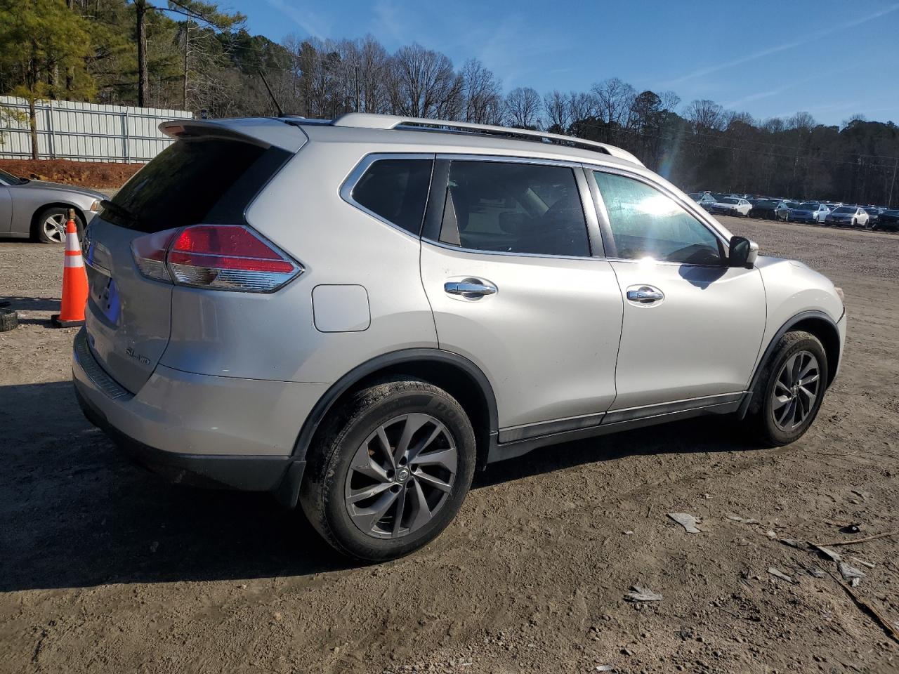 2016 Nissan Rogue - Image 3