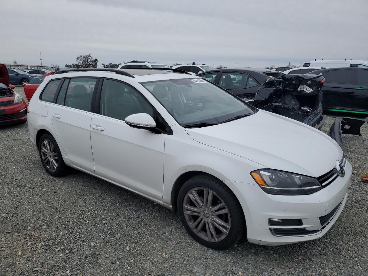 2015 Volkswagen Golf - Image 4
