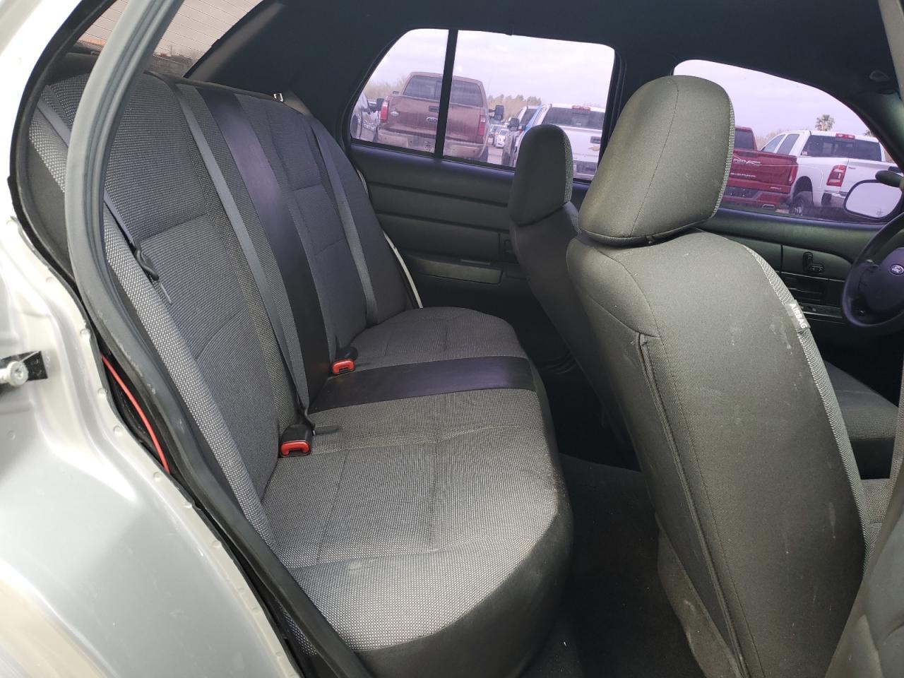 2009 Ford Crown Victoria - Image 10