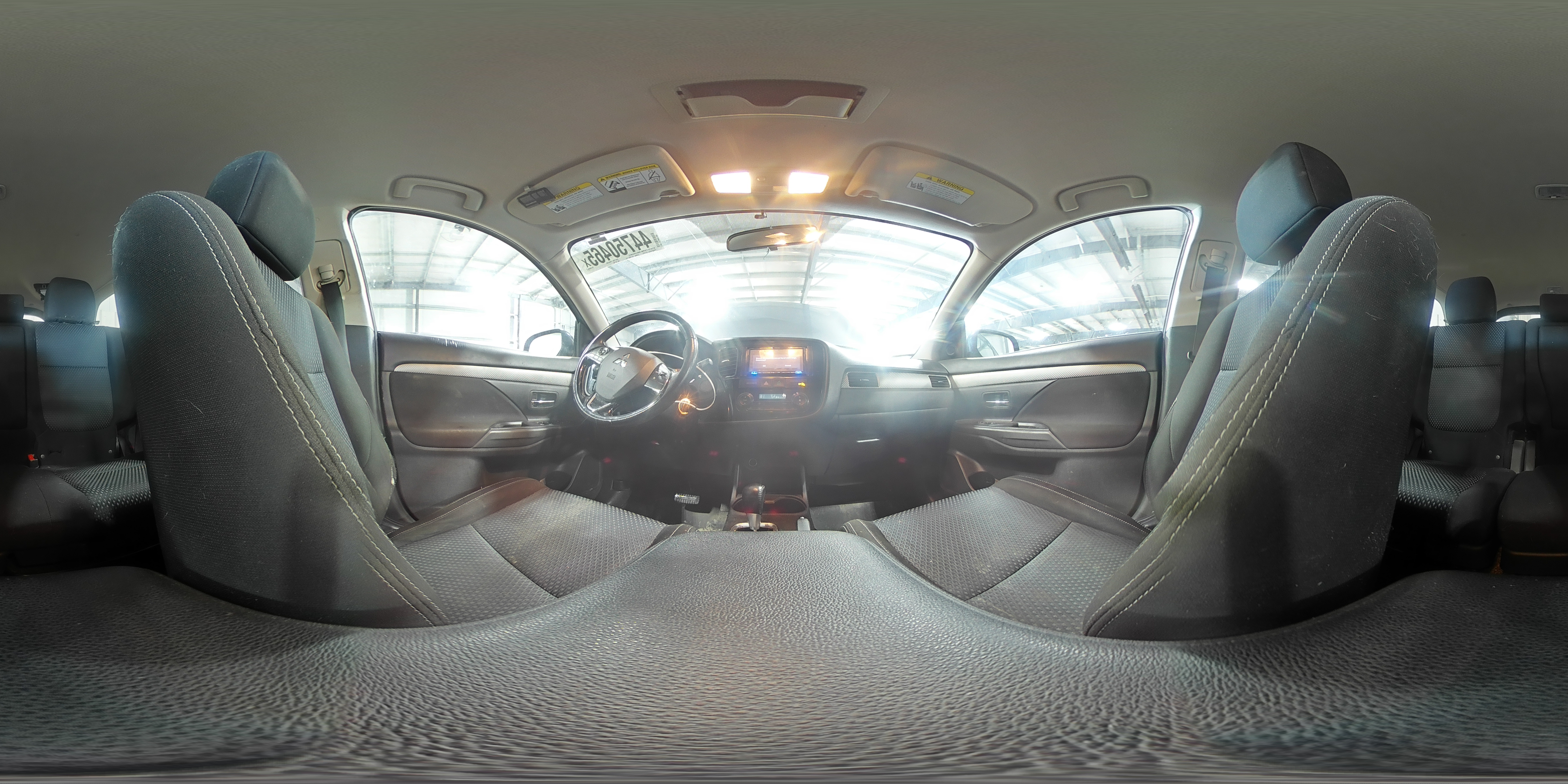 2016 Mitsubishi Outlander - Image 14