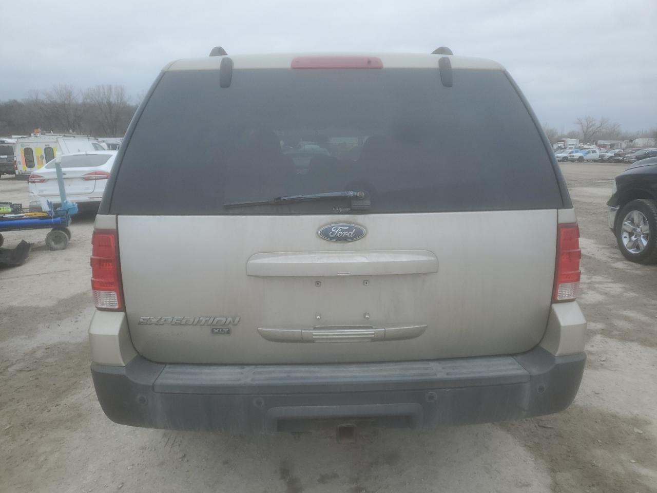 2005 Ford Expedition - Image 6