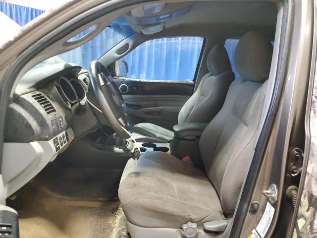  TOYOTA TACOMA 2015 Зеленый