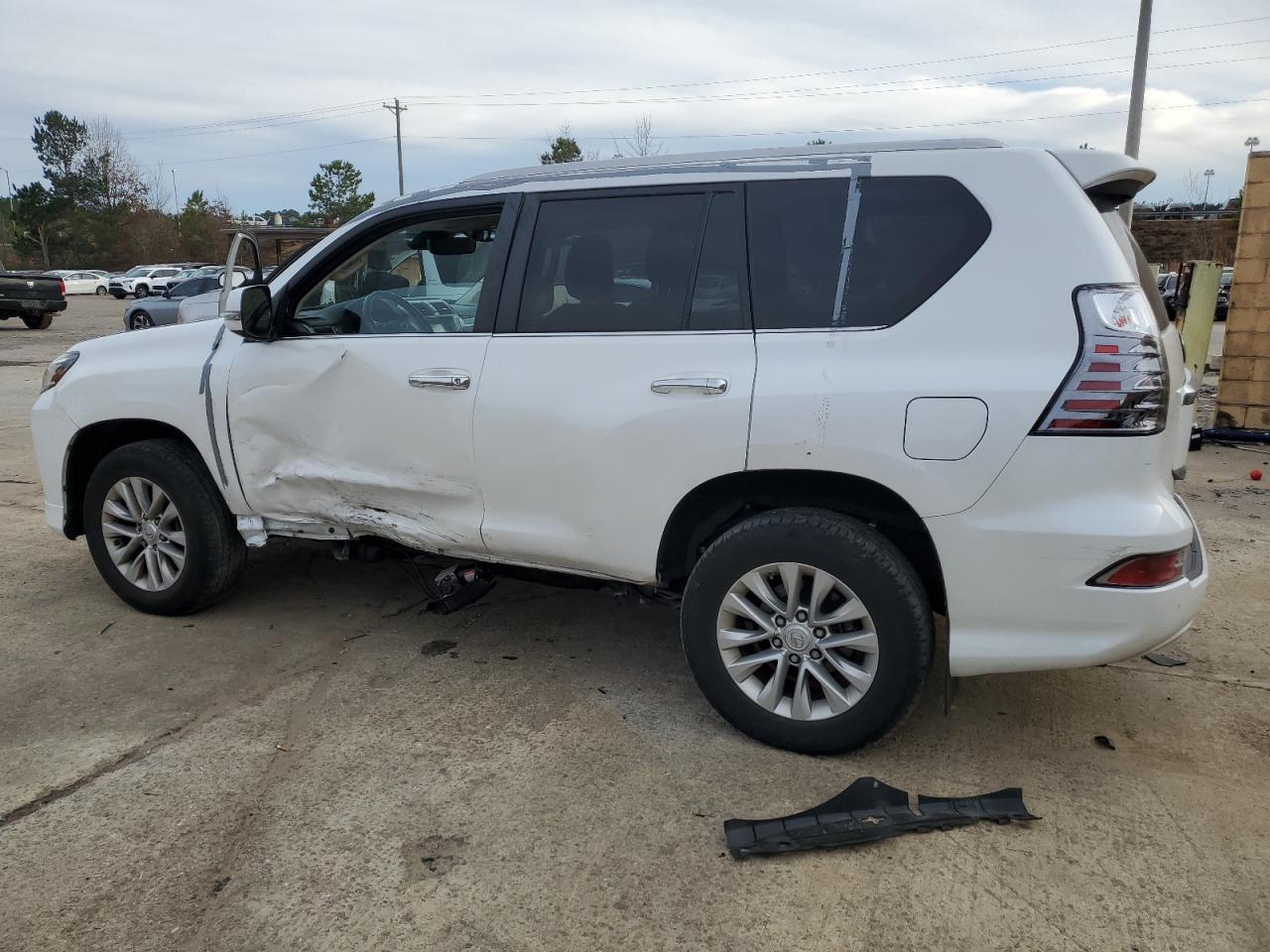 2021 Lexus GX - Image 2