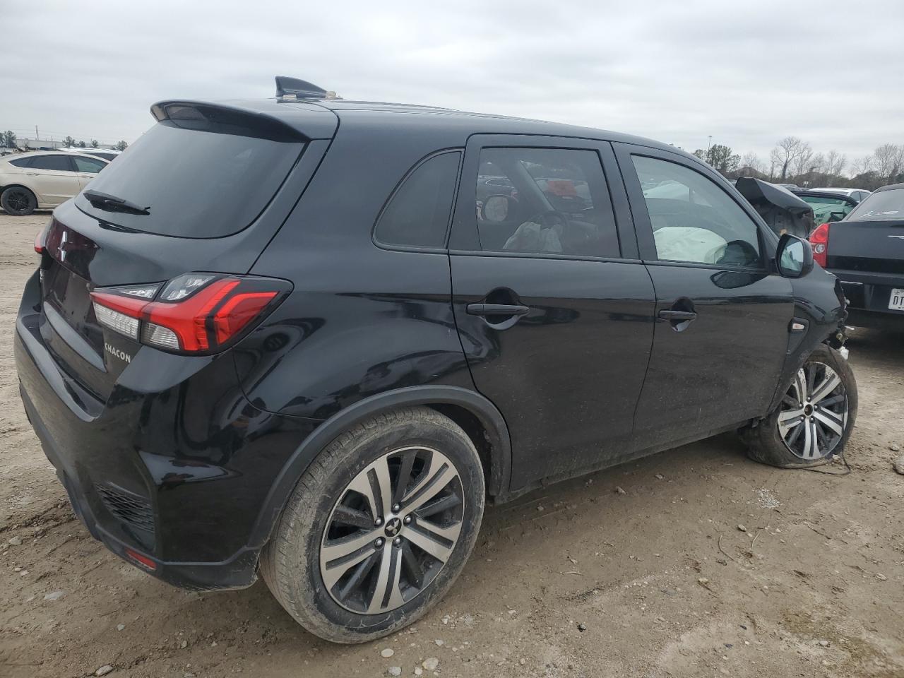 2020 Mitsubishi Outlander - Image 3