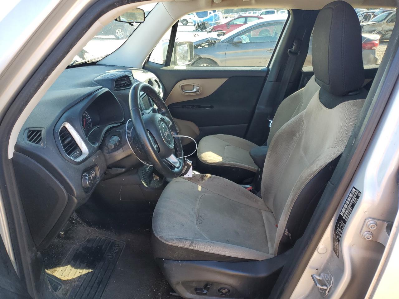 2015 Jeep Renegade - Image 7