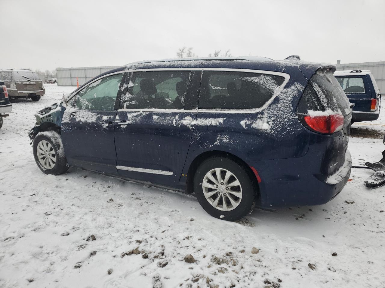 2018 Chrysler Pacifica - Image 2